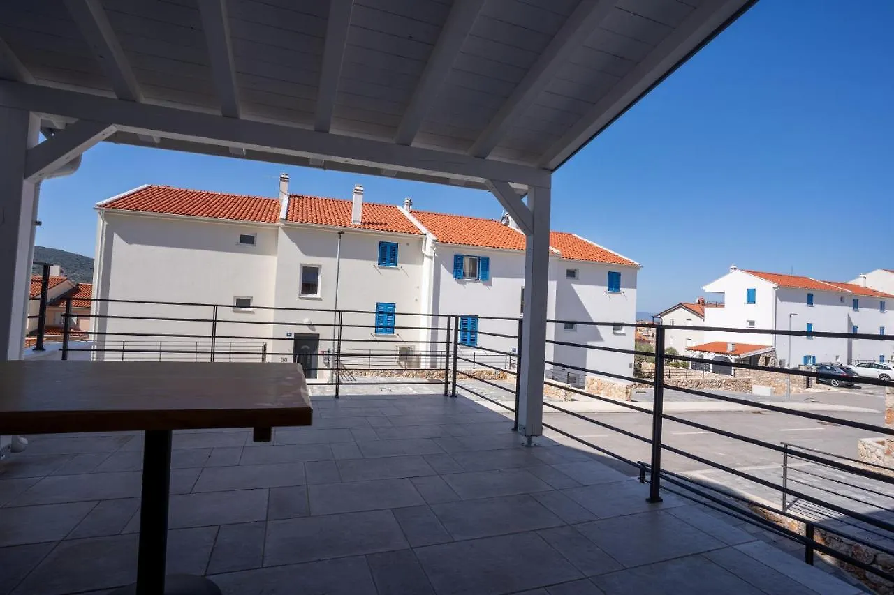 Island Paradise Cres